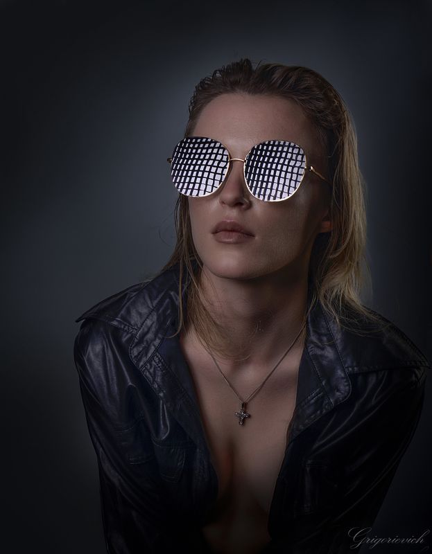 девушка. портрет. красота. очки Викаphoto preview