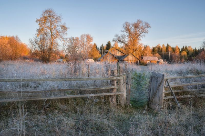Утро у открытой калиткиphoto preview