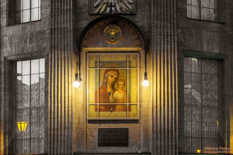 город, архитектура, санкт-петербург, казанский кафедральный собор, икона казанской божией матери, храмы петербурга Казанская икона Божией Матери на алтарной стене Казанского кафедрального собора.photo preview