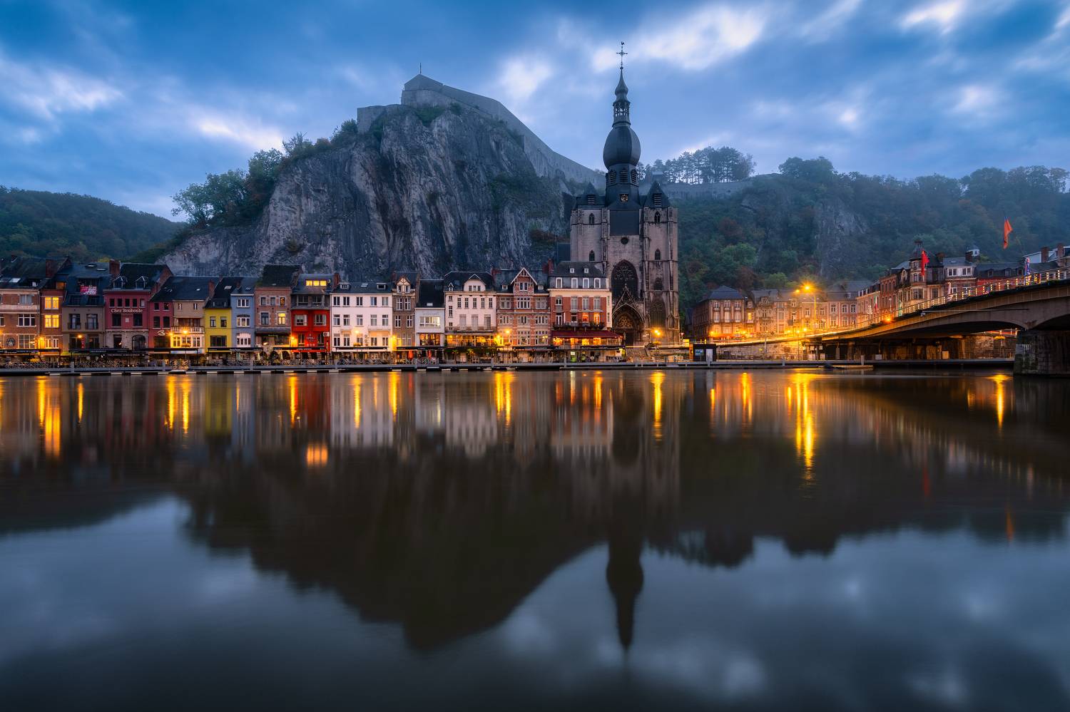 Динан / Dinant. Автор: Эрнест Вахеди динант, бельгия, осень, город, отражение, синий час, вечер, река, церковь, скалы, dinant, belgium, autumn, evening, reflection, houses, blue hour, river, rock, Эрнест Вахеди