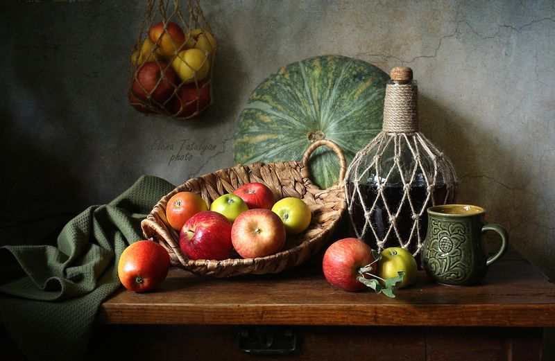 яблоки, тыква, бутылка Яблоки и тыкваphoto preview