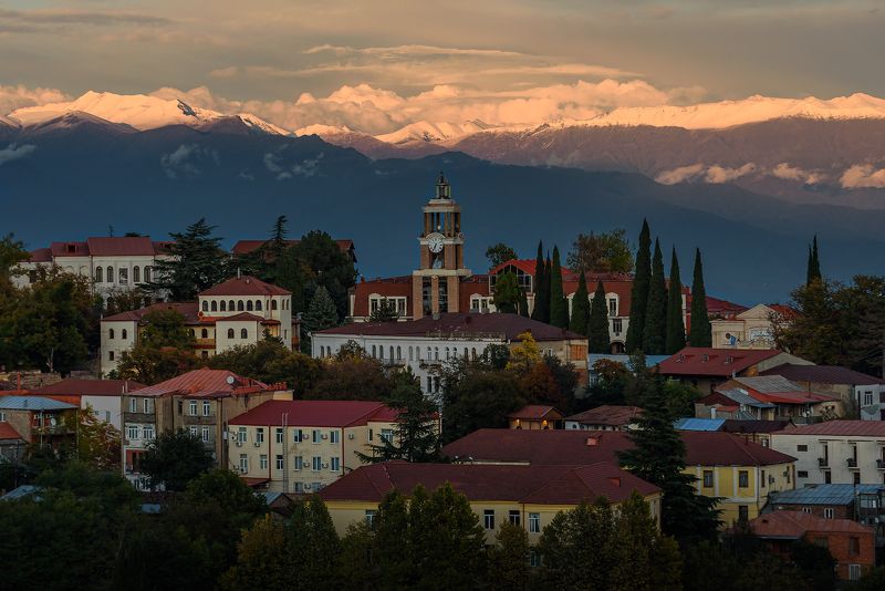 кавказ, горы, грузия, georgia, сигнахи, sighnaghi, закат, вечер, город, архитектура На закате фото превью