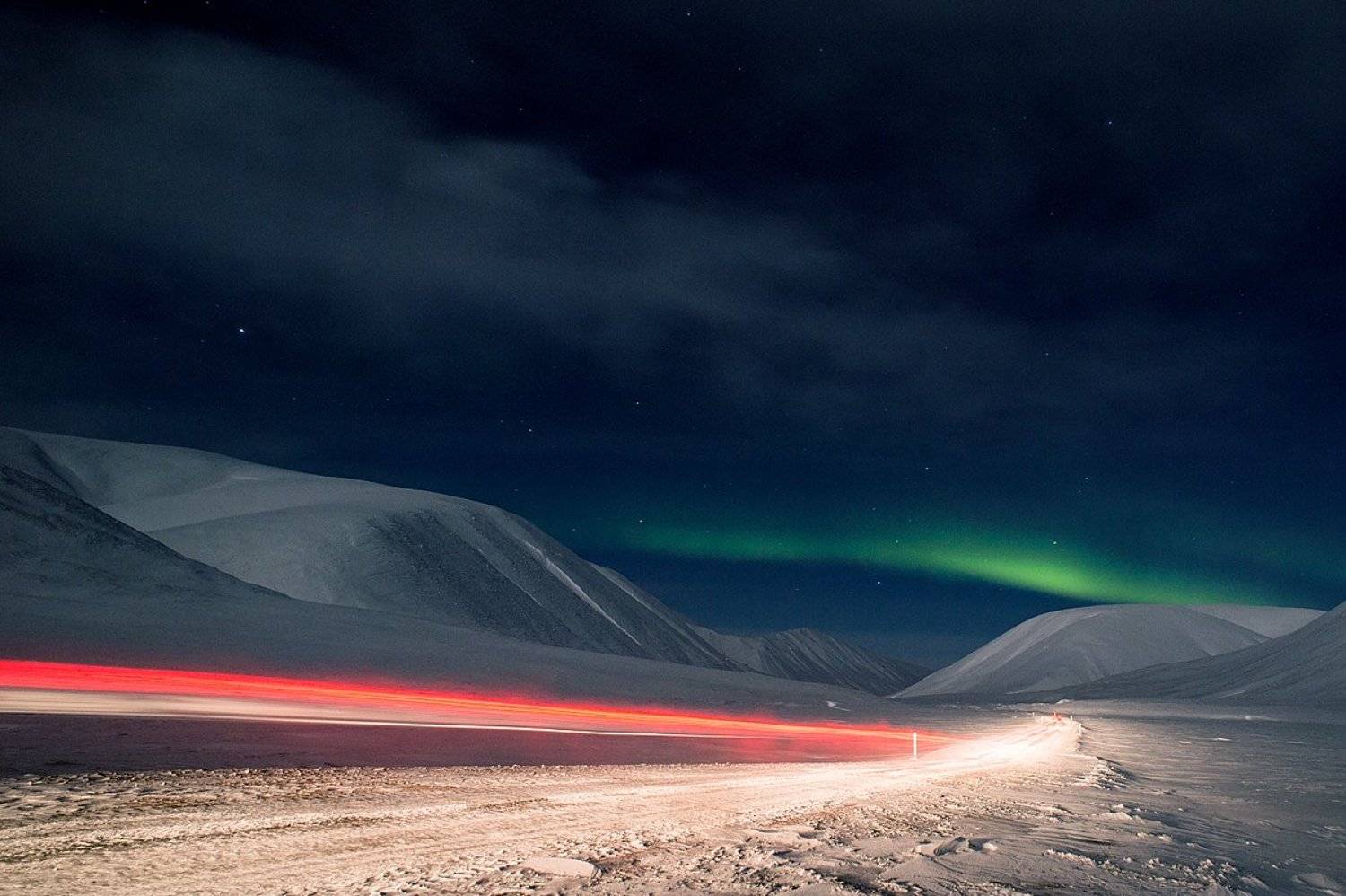 Ночь темна. Автор: Евгений Труфанов ночь, огни, линии, север, арктика, аврора, северное, сияние, Чукотка, пейзаж, Евгений Труфанов