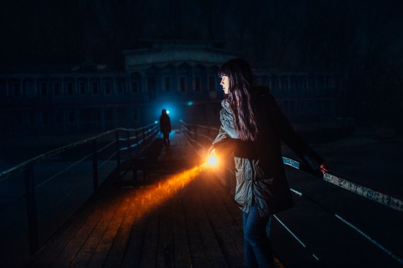 night, girl, dark, flashlight, blue, yellow, bridge, dock Horror photo preview