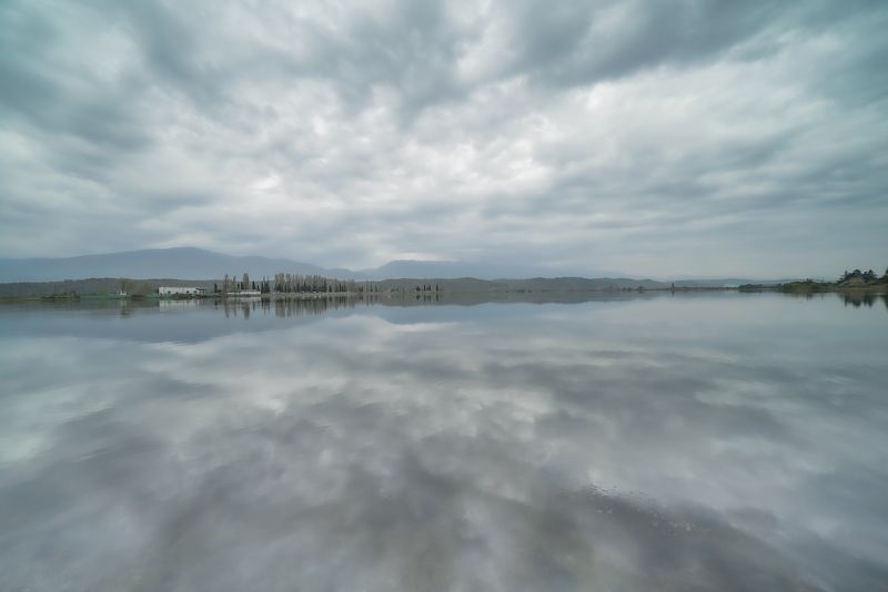 Абхазия,  Пицунда, озеро Инкит Зеркальный минимализмphoto preview