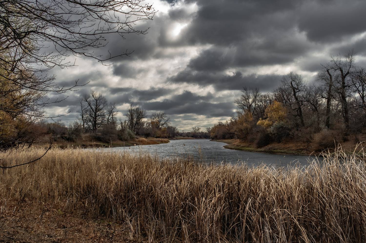 Осенью. Автор: Vasilev Roman пейзаж,осень,облака,озеро, Vasilev Roman