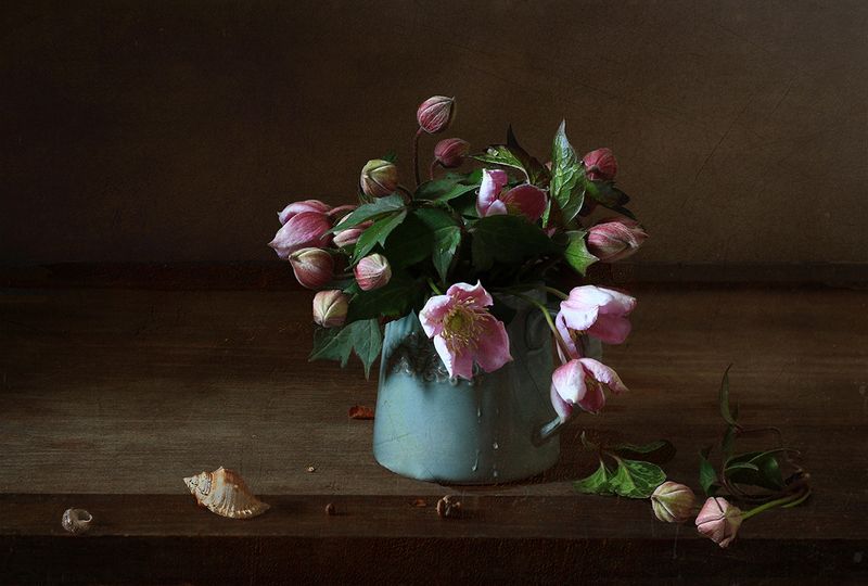 Натюрморт с клематисами фото превью