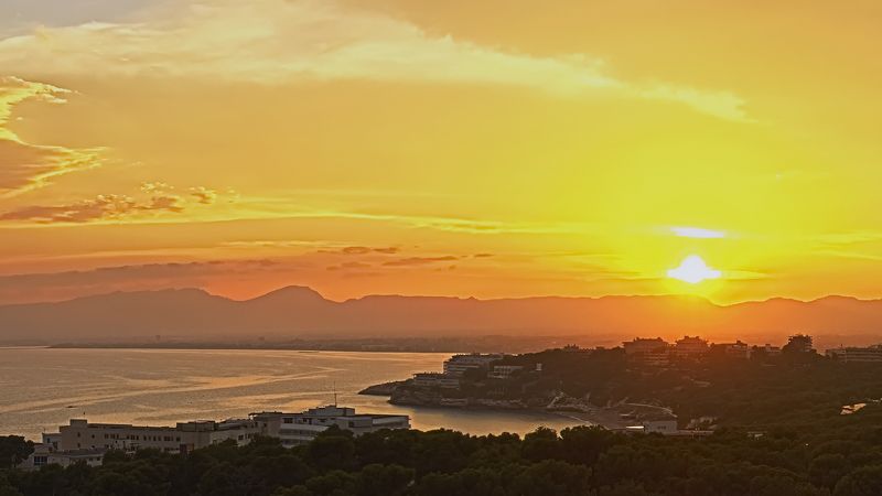 лето, море, закат, салоу, испания Золотой закат на Средиземном мореphoto preview