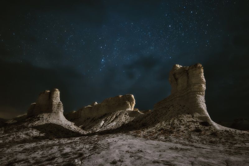 мангистау,мангышлак,казахстан,скалы,звёзды Ночные замки Аккегершинphoto preview