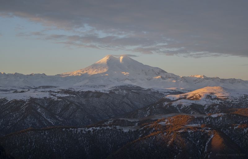 Утро, день и вечер Эльбруса фото превью