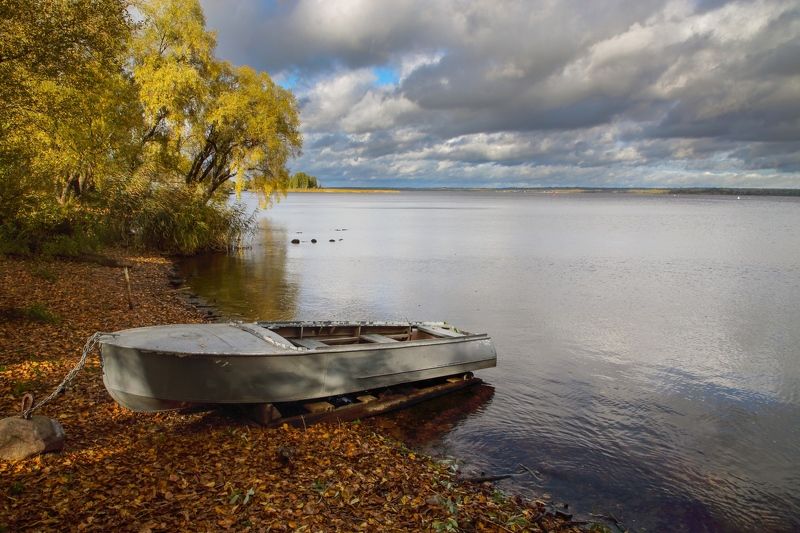 лодка, осень, пейзаж, деревья, облака, вода, озеро Лодка фото превью