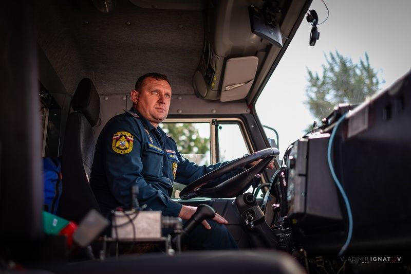 Автопортрет пожарного водителя ко дню автомобилиста фото превью