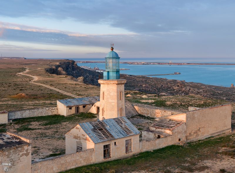Верхний Тупкараганский Маяк, Каспийское море, Казахстанphoto preview