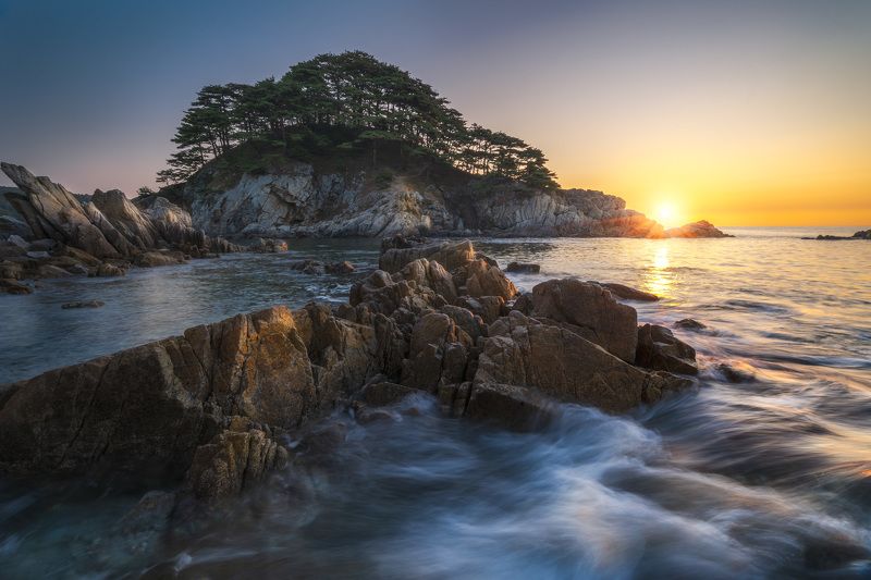 Остров Томящегося Сердца в лучах рассвета… Island of the Yearning Heart in the rays of dawn…photo preview