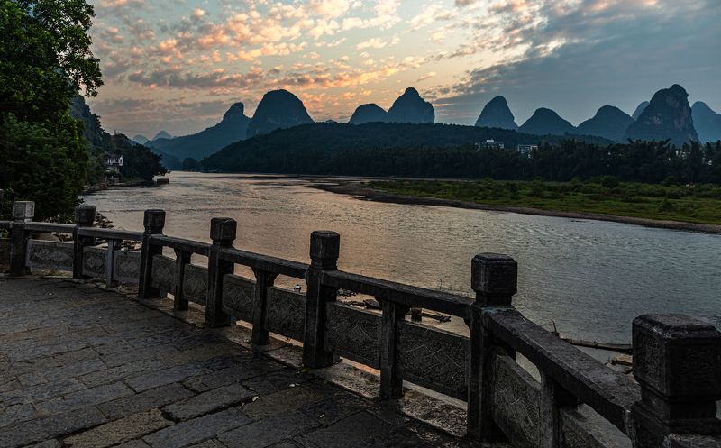 Китай. Река. Горы. Утро Вид на реку Ли. г. Яншо. Китайphoto preview