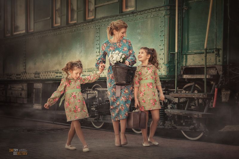 вокзал, поезд, перон, вагон, семья, мама, девочки, дети, сестры, чемоданы Москва-Апатитыphoto preview