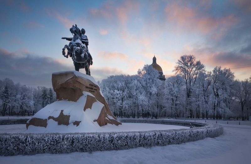 На берегу пустынных волн...photo preview