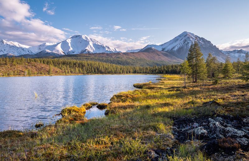 Якутия, Сунтар-Хаята, Кнорий, горы, озеро В октесностях озера Кнорийphoto preview