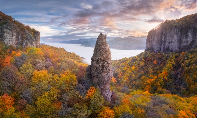 Каменный стражphoto preview