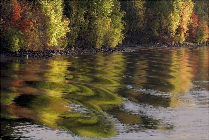река, берег, волны, рисунок, осень, сентябрь, акварель, ритм Рисует Осень акварели.photo preview