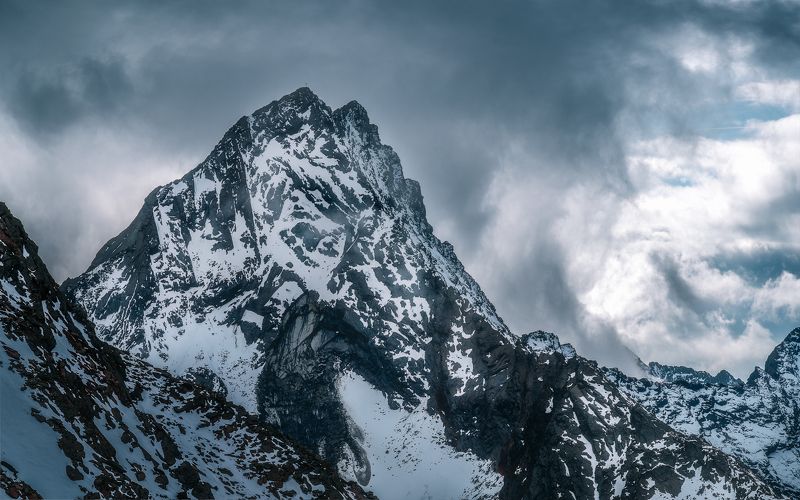 #mountain #peak #snow #winter #landscape #nature #clouds #hiking The giantphoto preview