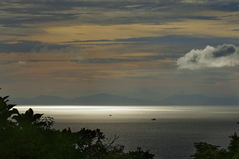 море, закат, рыбацкая лодка 20 лет после цунамиphoto preview