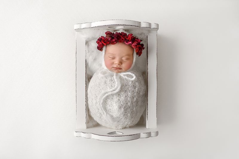новорожденный newborn младенец Снегурочкаphoto preview