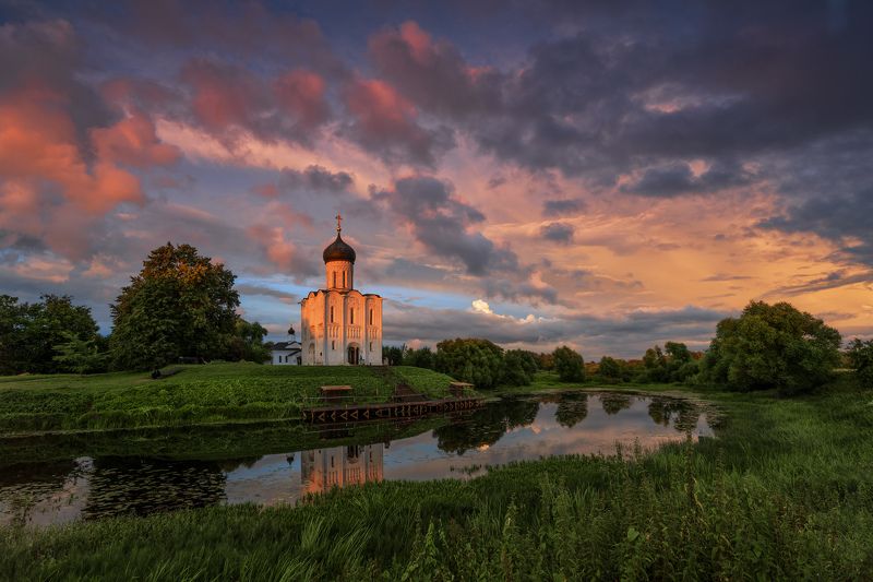 покрова на нерли, боголюбово, вечер Небесный хороводphoto preview