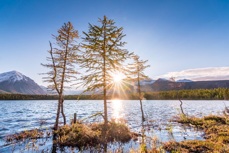 Якутия, Сунтар-Хаята, Кнорий, горы, озеро Закат у оезраphoto preview