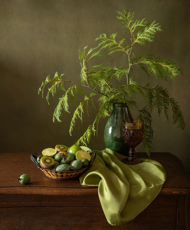 Сколько-то оттенков зелёного.)photo preview