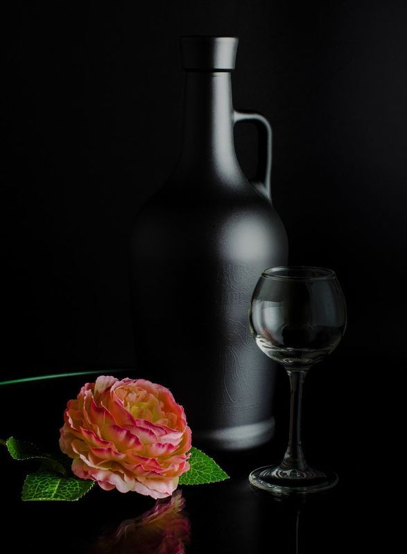 Кувшин и роза.photo preview