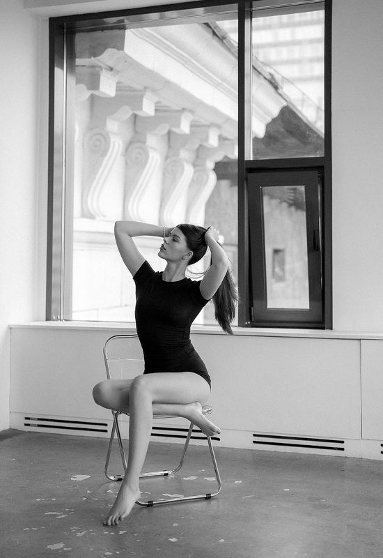 девушка,женский портрет, фигура, женское тело,изгибы,чб photo preview