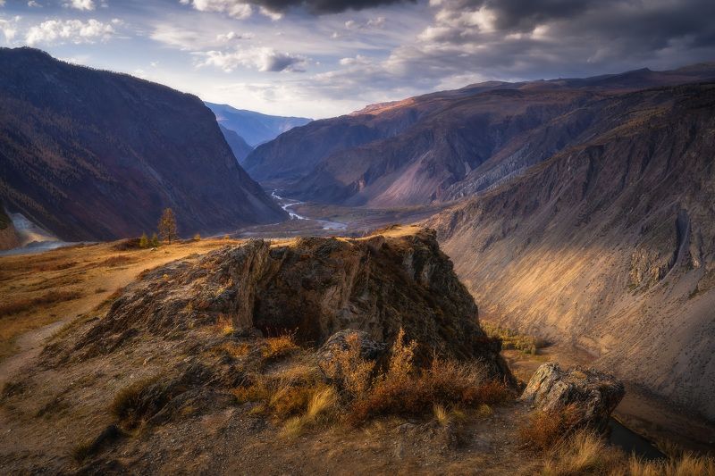 Над обрывом Чулышманаphoto preview