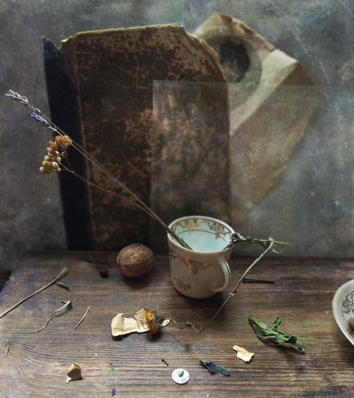 натюрморт, чашка, цветы, орех Чашка, орех и другиеphoto preview