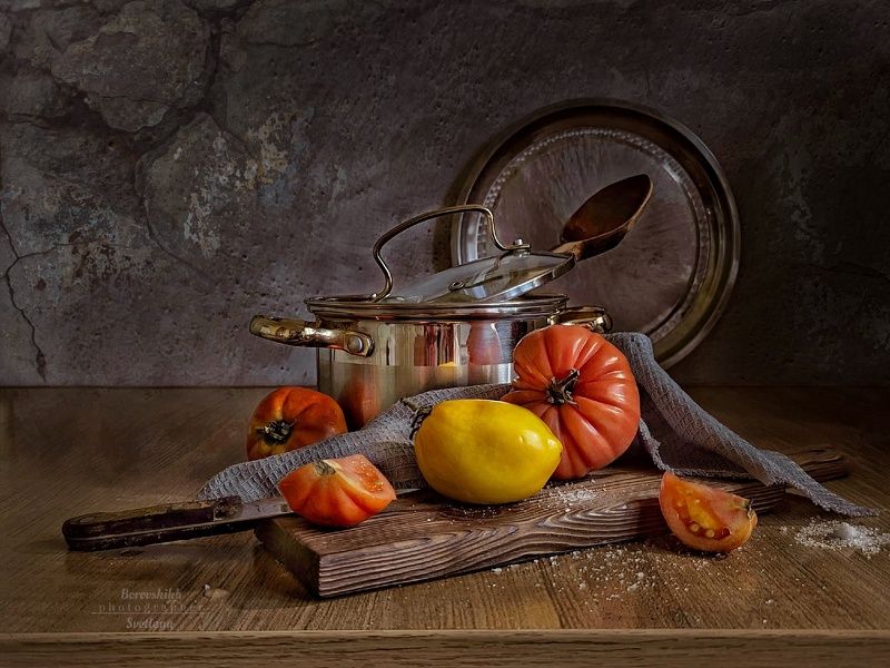 натюрморт, низкий ключ, darkphoto, кухонный натюрморт, овощи, кастрюля, металл, отражения фото на телефон Осень — время заготовокphoto preview