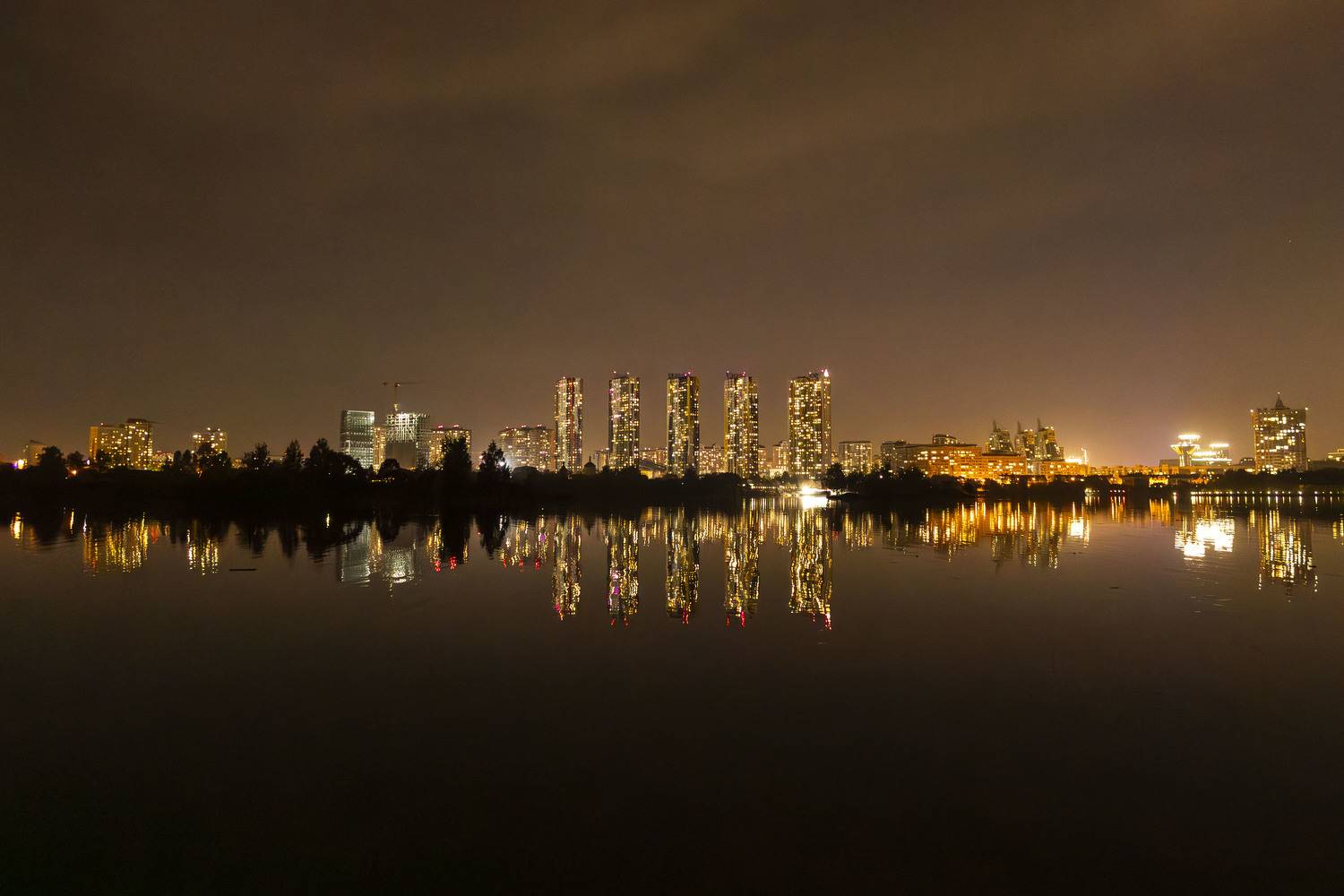 Вид на Москву реку со стороны Мякининской поймы.. Автор: Андрей Волошин , Андрей Волошин