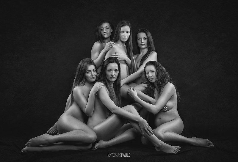 bw,nude,group,model, Girlsphoto preview