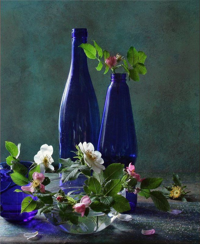 Бутылки, Натюрморт, Синий, Шиповник photo preview
