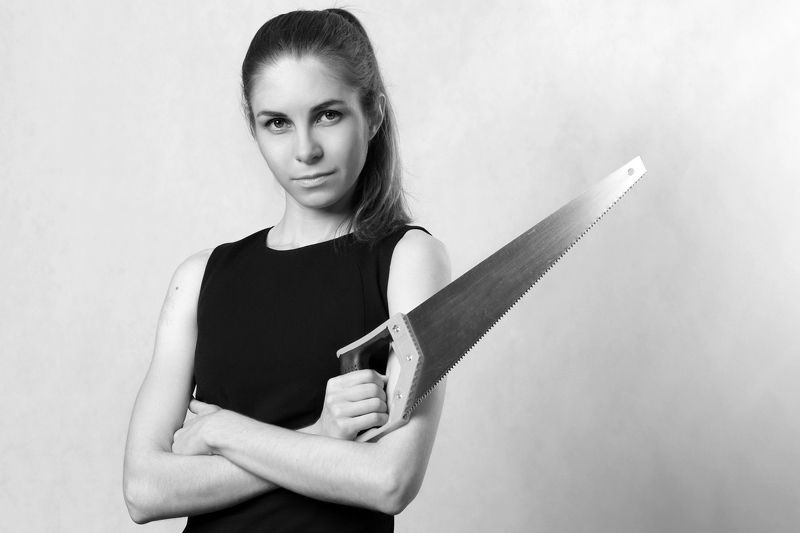 женщина, девушка, модель, актриса, пила, стерва, пилить, скандал, требовать, сора, красивая, выразительная, строгая, классика, взгляд, студия, портрет, мода, пилаphoto preview