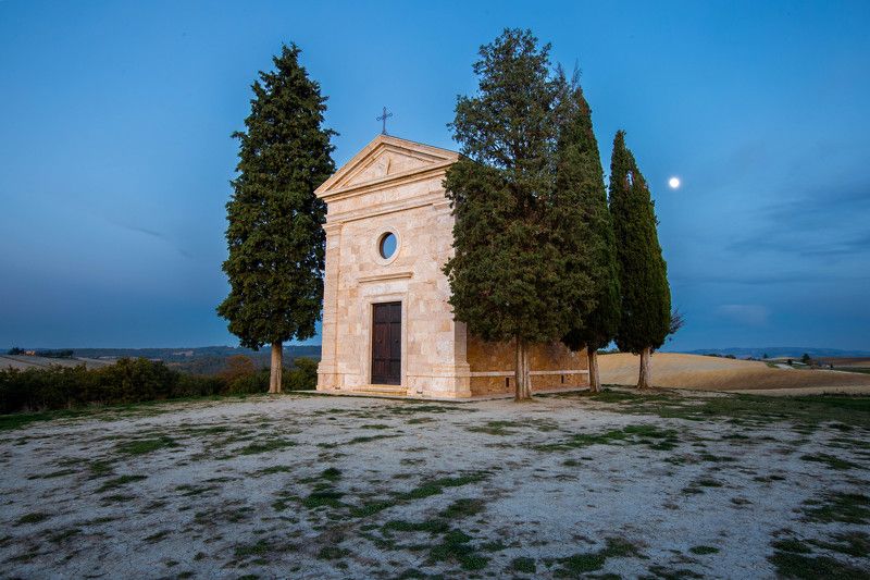 В лунном сиянииphoto preview