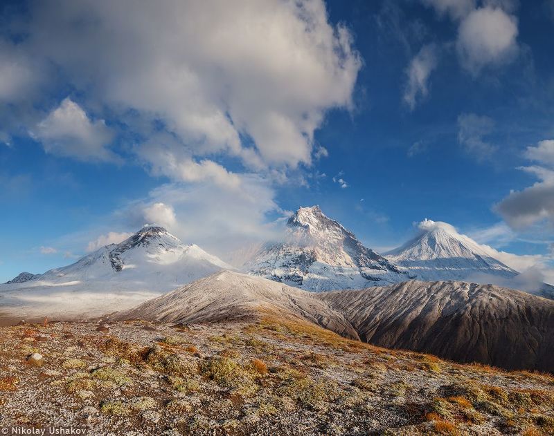 Камчатка, вулканы Три вулканаphoto preview