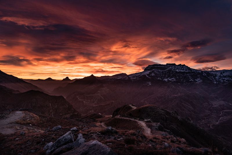 Россия, Дагестан, Хунзах, долина реки Аварское Койсу, гора Седло, рассвет Огненный рассвет в Дагестанеphoto preview