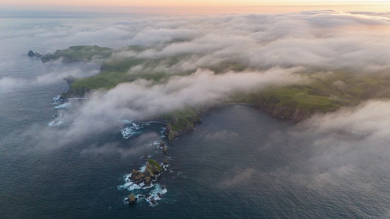Полет над облаками. фото превью