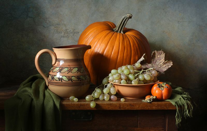 тыква, виноград, хурма, кувшин Тыква и фрукты.photo preview