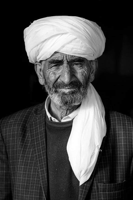 black & white sand peoplephoto preview