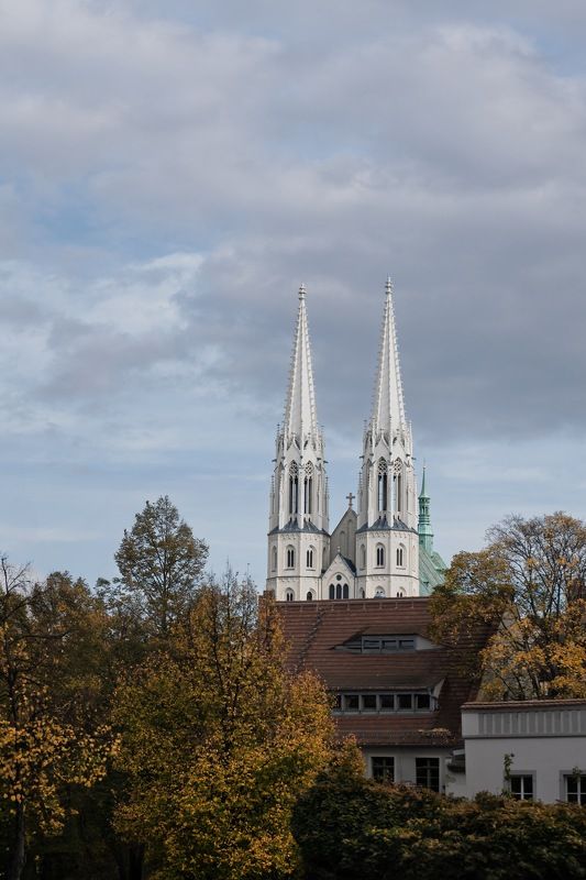 Белые шпилиphoto preview