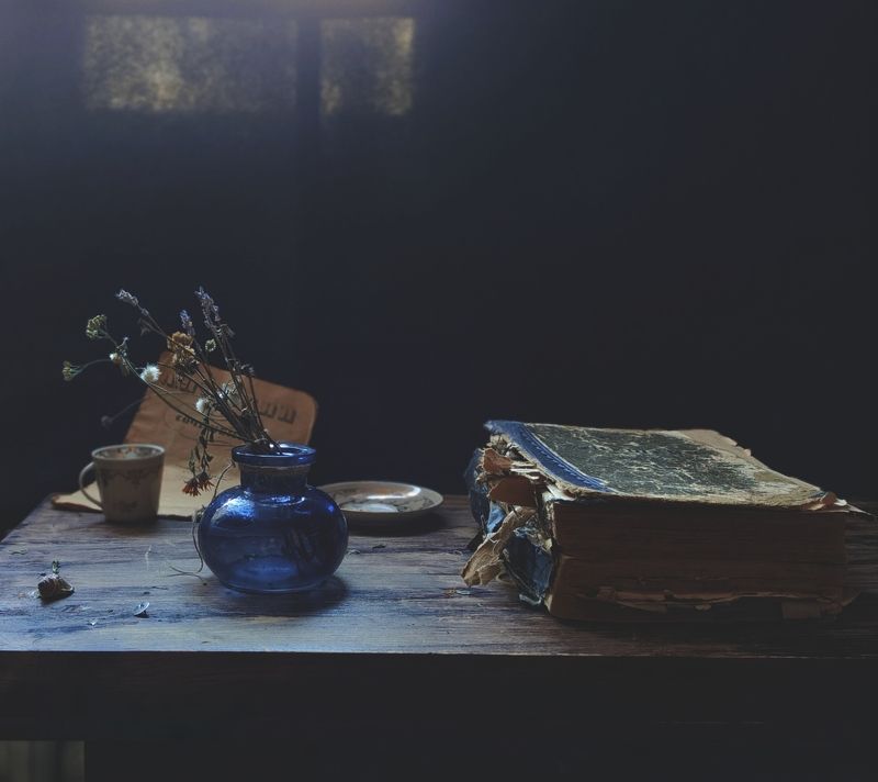 натюрморт, ваза, цветы, книга ()photo preview