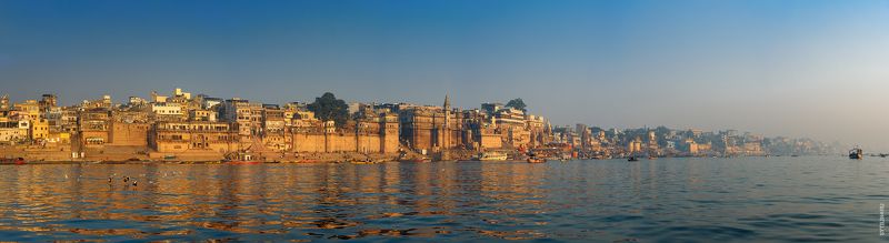анорама, гхаты, река, священный, кремация, Ганг, Варанаси, Индия, утро, Digpatya ghat, Pandey ghat, Chausatthi ghat, Darbhanga Ghat, Munshi ghat Панорама гхатов со стороны Ганга. Варанаси. Индия.photo preview