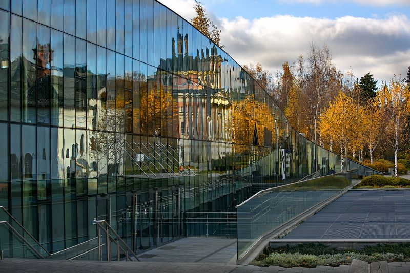 городские картинки, сезоны, осень в парке зарядье, отражение Осень в Зарядьеphoto preview