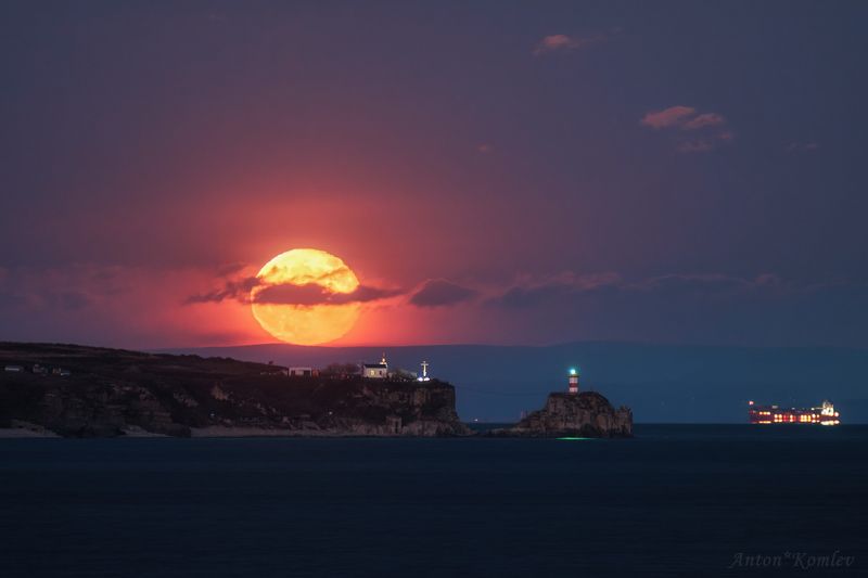 луна, ночь, владивосток, мыс басаргина, маяк, приморье Басаргиновая Лунаphoto preview